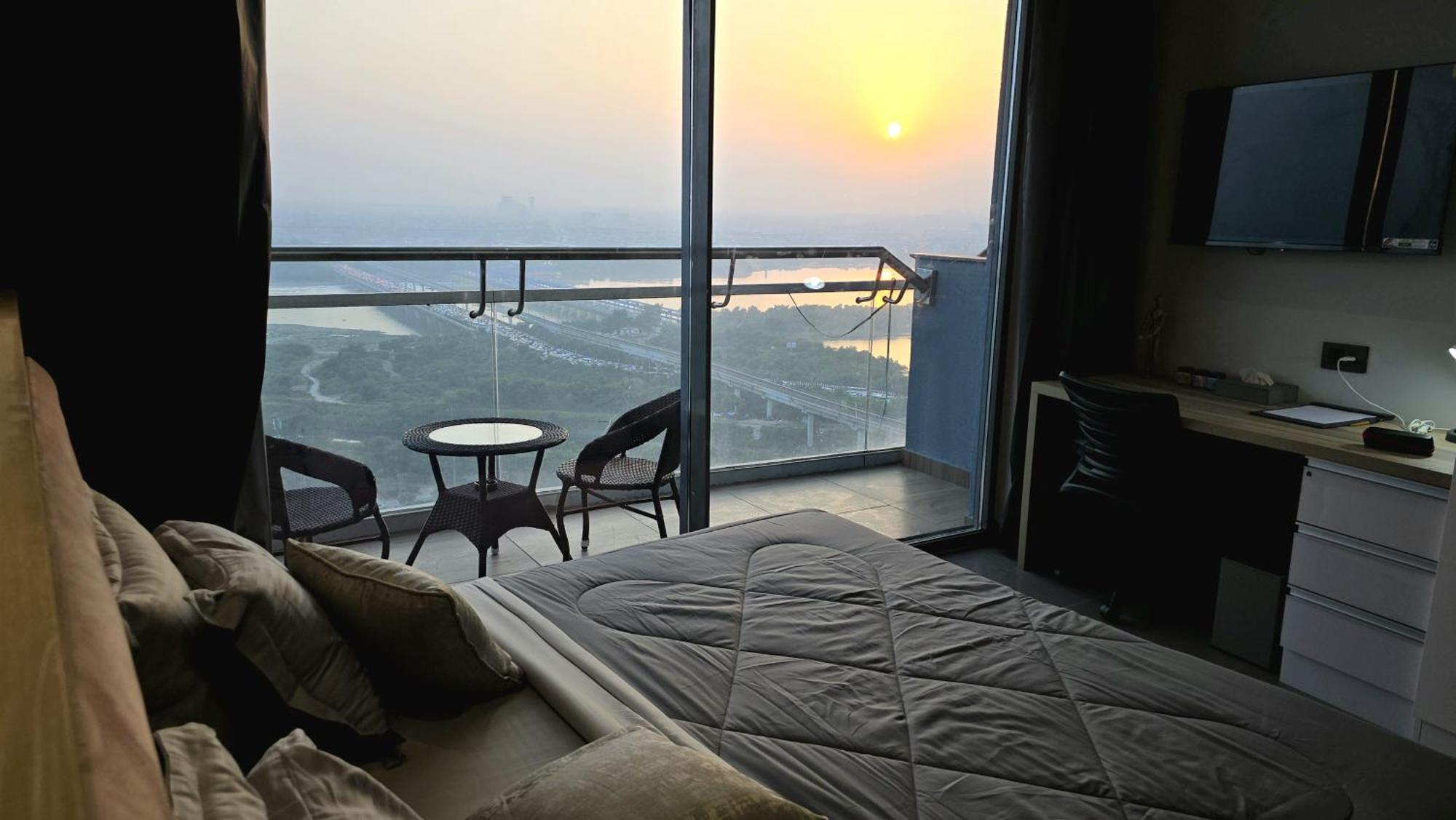 ホテル The Luxe Living ノイダ エクステリア 写真